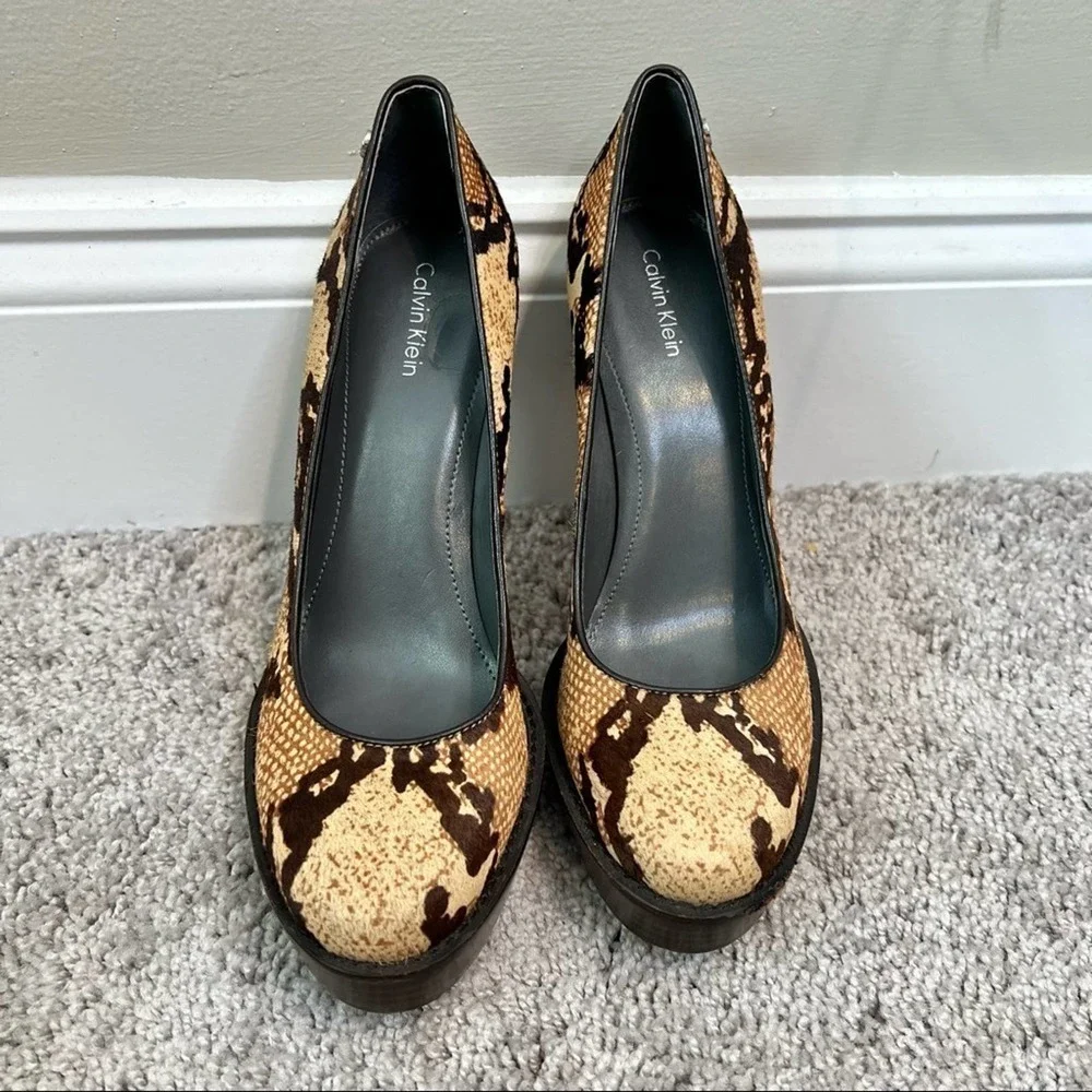 Calvin Klein animal print platform shoes size 7.5   #024-1